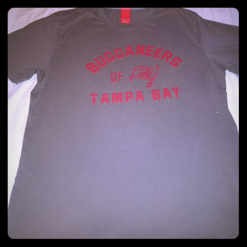 Nike tampa bay Buccaneers t shirt size XL